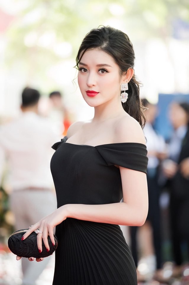 Hoa hậu Mỹ Linh vai trần yêu kiều làm giám khảo cùng 'Ngọc hoàng' Quốc Khánh - ảnh 12