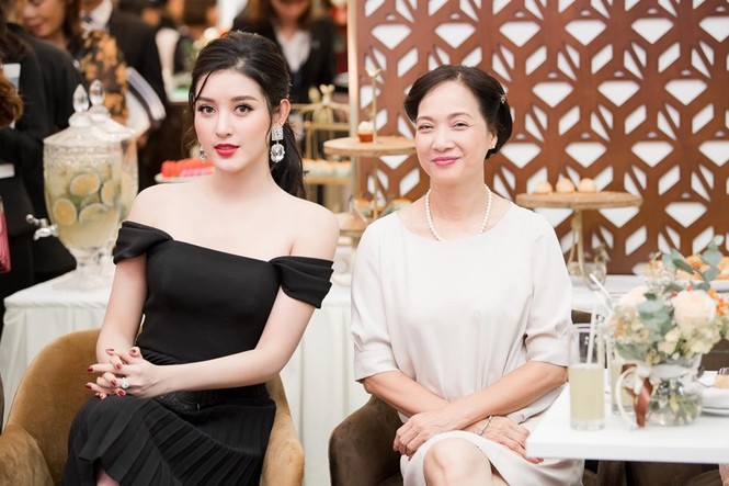 Hoa hậu Mỹ Linh vai trần yêu kiều làm giám khảo cùng 'Ngọc hoàng' Quốc Khánh - ảnh 13