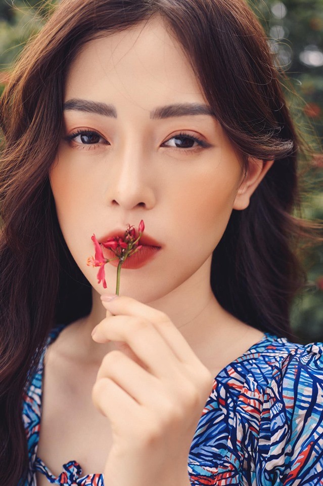Hoàng Thuỳ lại khoe vòng 1 'bỏng mắt', H'Hen Niê tung tăng áo dài trên đất Thái - ảnh 9