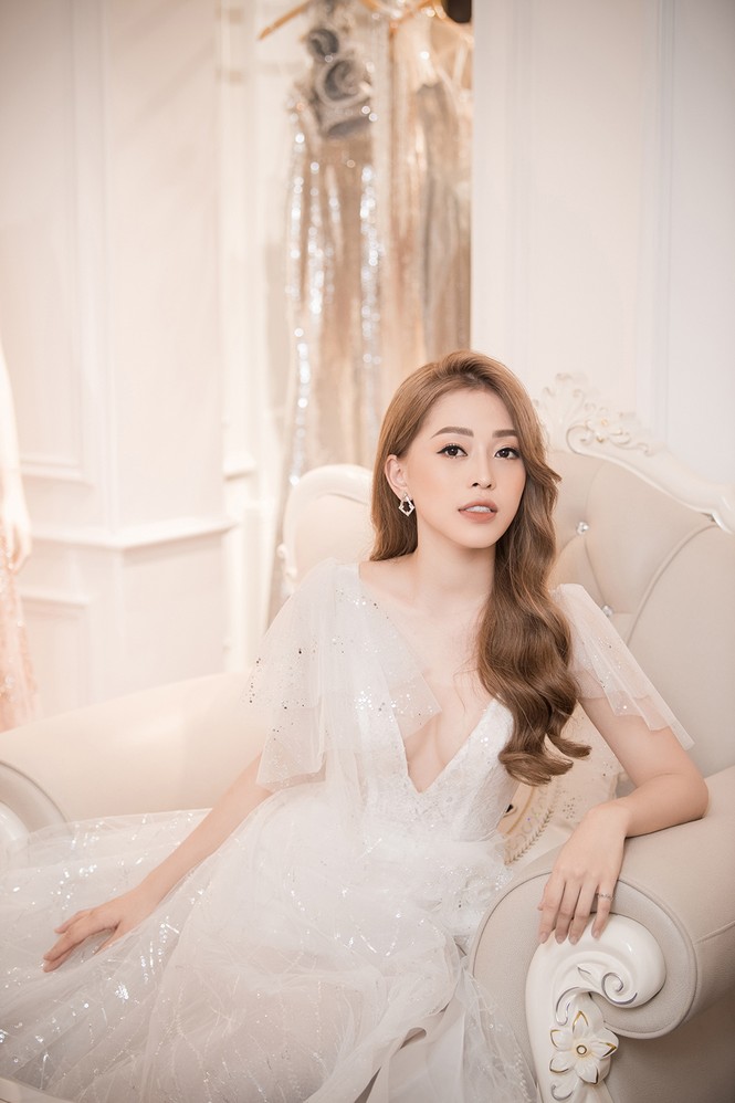 Hồ Ngọc Hà - Kim Lý tình tứ đẹp đôi giữa 'rừng' người đẹp ở sự kiện - ảnh 9