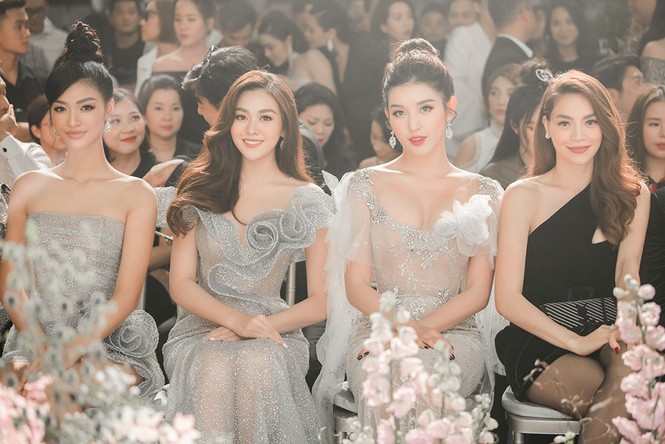 Huyền My, Tiểu Vy mặc váy dạ hội xuyên thấu khoe đường cong quyến rũ - ảnh 9