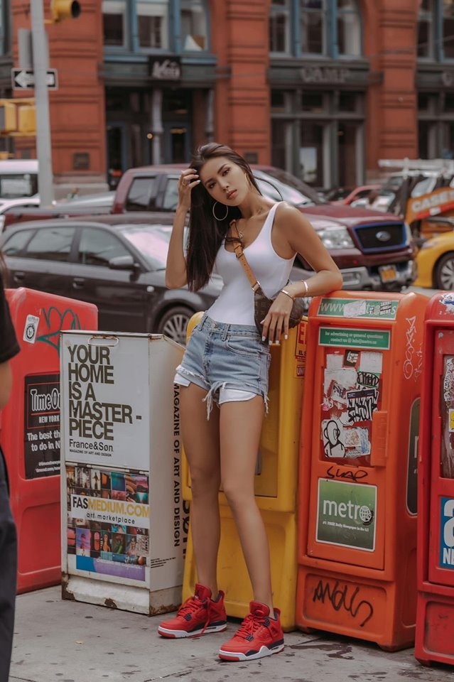 H'Hen Niê sắc lạnh tựa điệp viên, Hoàng Thuỳ kiêu sa chuẩn 'beauty queen' - ảnh 10