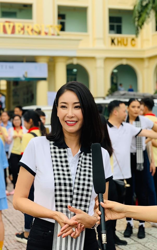 Minh Tú, Mâu Thuỷ mặc gợi cảm 'đọ' độ nóng bỏng - ảnh 9