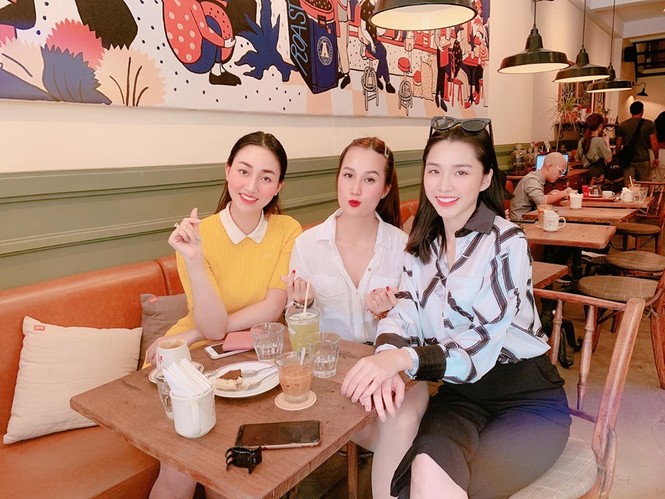 Hà Kiều Anh mặc bikini đỏ rực, khoe dáng bốc lửa tuổi tứ tuần trên biển - ảnh 6
