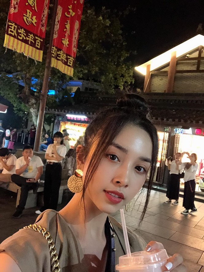 Minh Tú khoe trọn vòng ba 'bỏng mắt' đầy khiêu khích trên đất Mỹ - ảnh 8