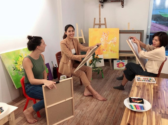 Minh Tú khoe trọn vòng ba 'bỏng mắt' đầy khiêu khích trên đất Mỹ - ảnh 14