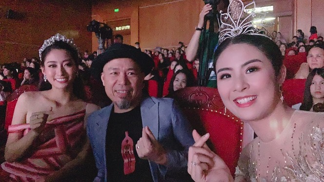 Hoa hậu Lương Thuỳ Linh đội vương miện, mặc váy trễ vai khoe khéo vòng 1 gợi cảm - ảnh 6