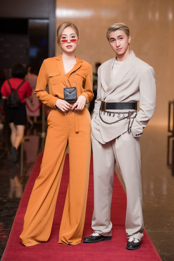 Á hậu Phương Nga-Bình An diện đồ như fashionista, tình tứ đi xem thời trang - ảnh 2