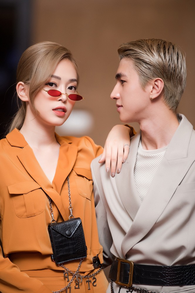 Á hậu Phương Nga-Bình An diện đồ như fashionista, tình tứ đi xem thời trang - ảnh 3