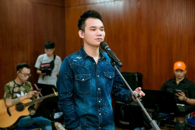 Hồ Hoài Anh xuất hiện ủ rũ sau ồn ào ly hôn - ảnh 7