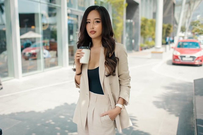 Minh Tú 'đốt mắt' fans khi khoe body nóng bỏng với nội y ren xuyên thấu - ảnh 10