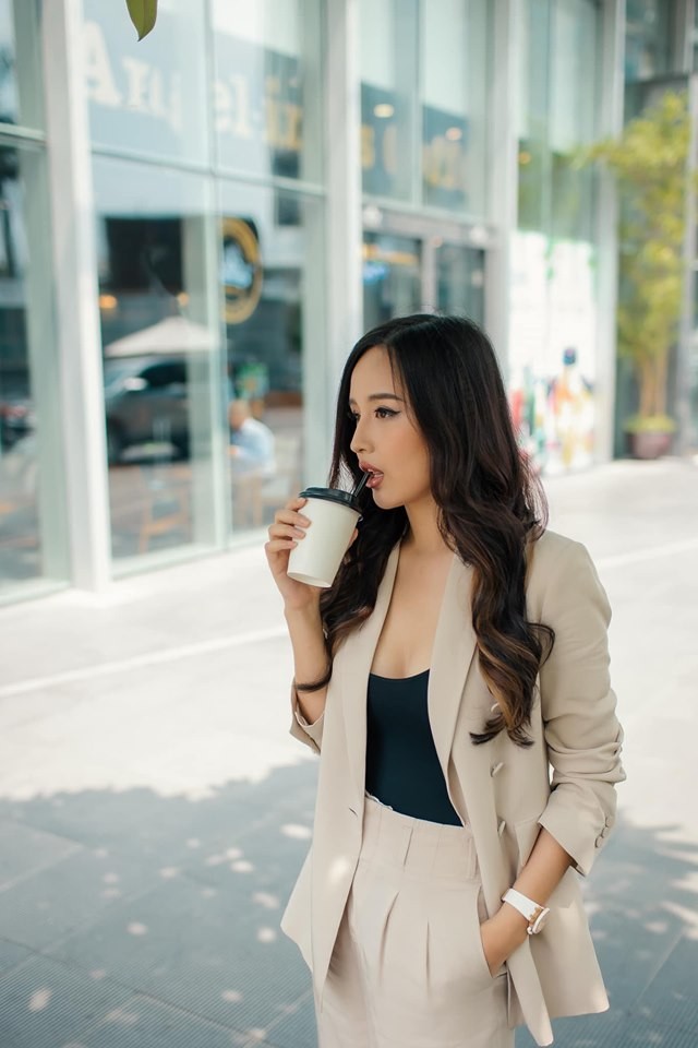 Minh Tú 'đốt mắt' fans khi khoe body nóng bỏng với nội y ren xuyên thấu - ảnh 9