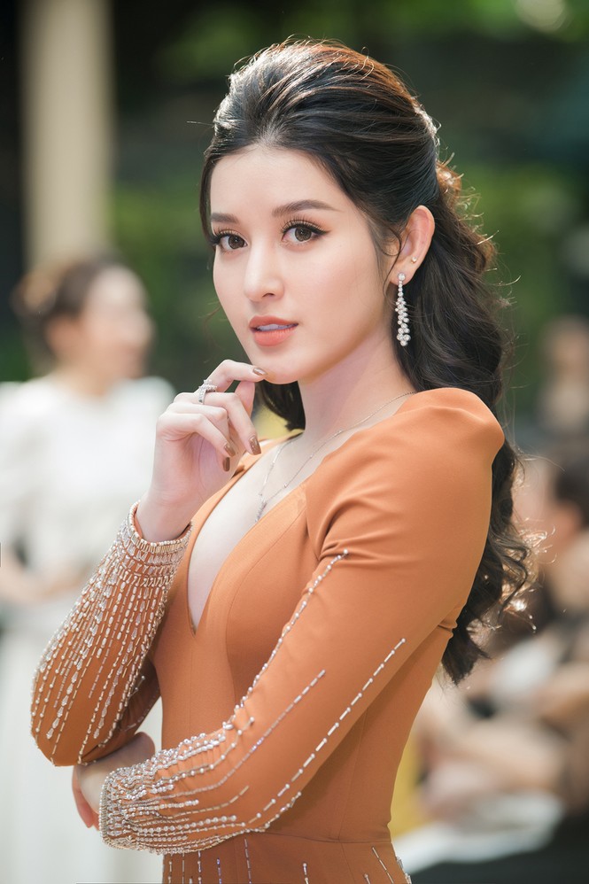 Á hậu Hoàng Anh khoe bụng bầu 7 tháng, hội ngộ dàn Hoa hậu đình đám - ảnh 6