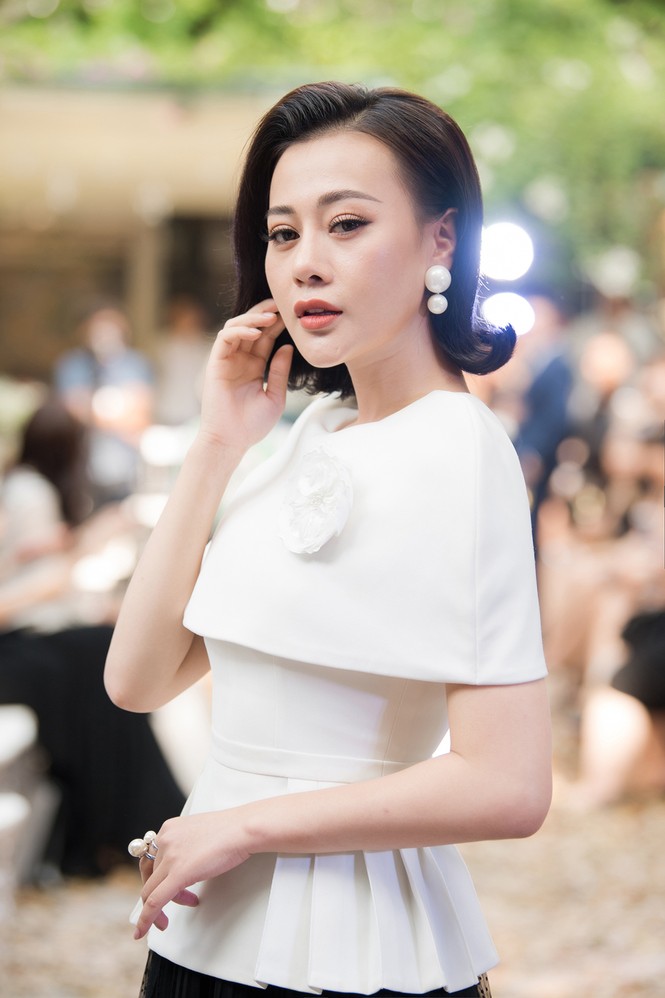 Á hậu Hoàng Anh khoe bụng bầu 7 tháng, hội ngộ dàn Hoa hậu đình đám - ảnh 12