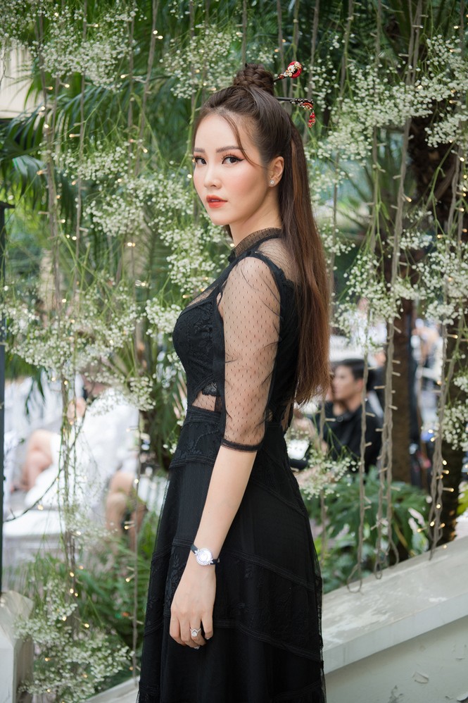 Á hậu Hoàng Anh khoe bụng bầu 7 tháng, hội ngộ dàn Hoa hậu đình đám - ảnh 8