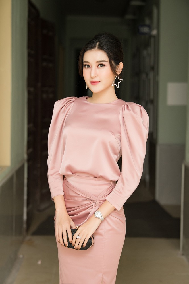 Á hậu Huyền My đẹp đôi bên Hồng Đăng trên ghế giám khảo - ảnh 3