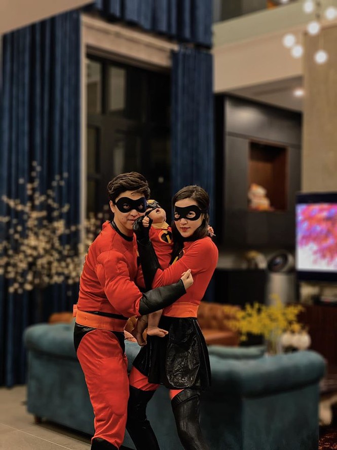 Mừng Halloween, Hoàng Thuỳ 'chơi lớn' mặc trang phục dân tộc bằng lá chuối - ảnh 9