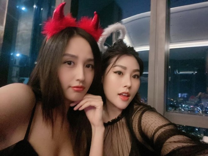 Mừng Halloween, Hoàng Thuỳ 'chơi lớn' mặc trang phục dân tộc bằng lá chuối - ảnh 6