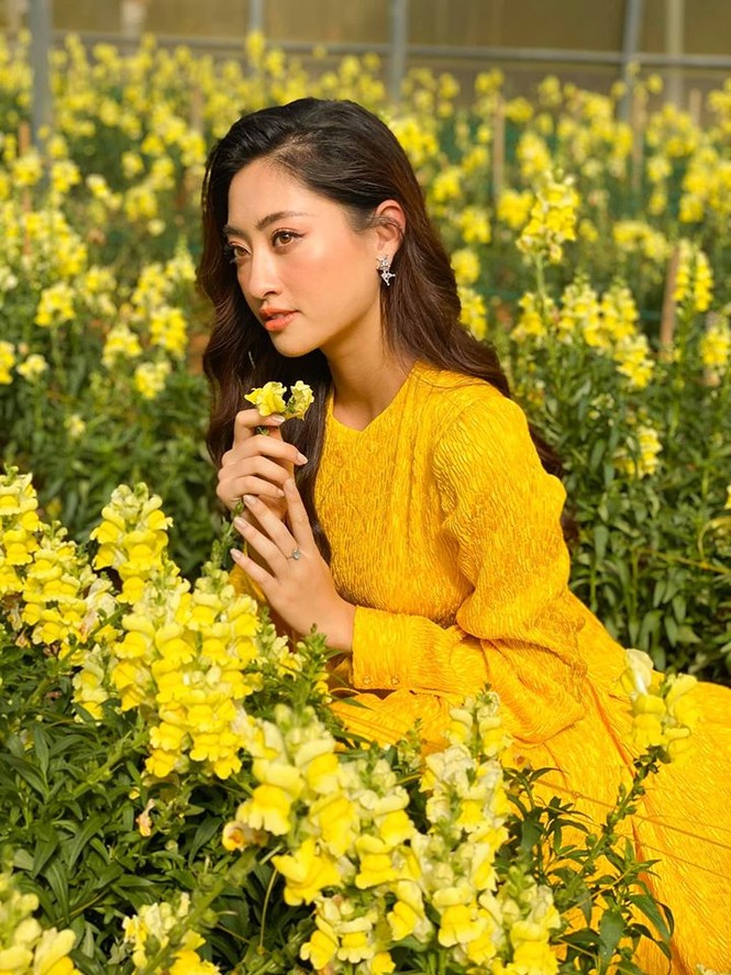 Tiểu Vy khoe eo 'con kiến' gợi cảm, Hoàng Thuỳ cá tính với vest kín bưng - ảnh 10