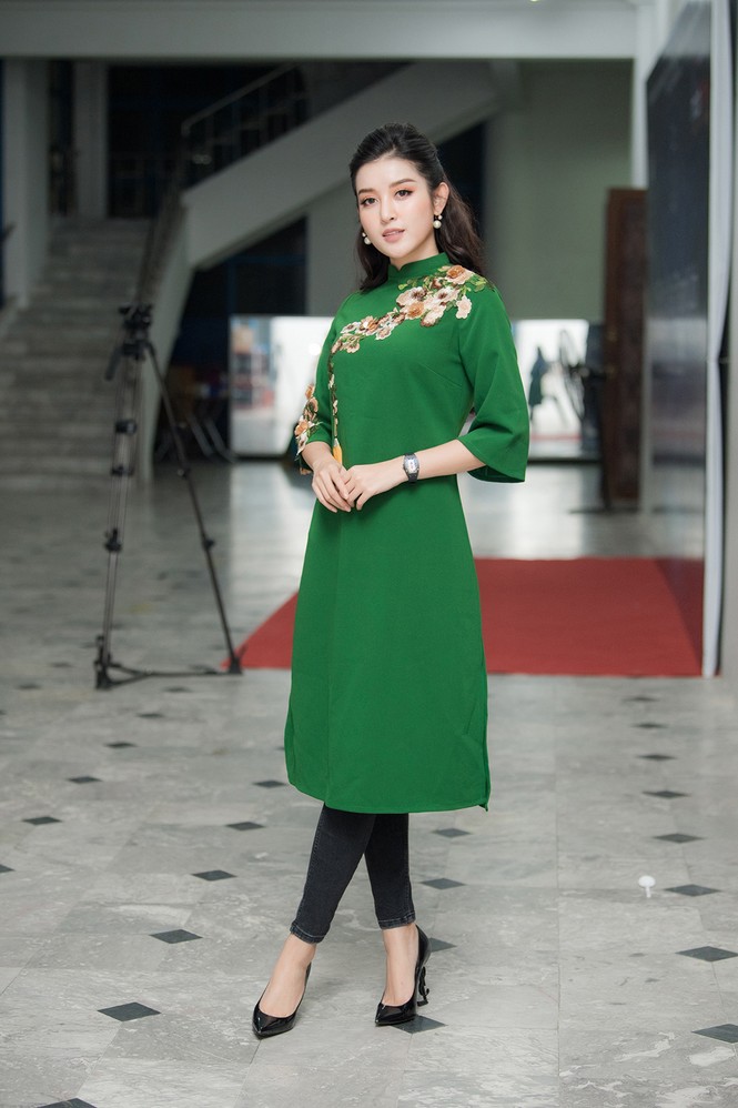 Mai Phương Thuý hờ hững áo vest khoe vòng một gợi cảm khiến fans 'bỏng mắt' - ảnh 13
