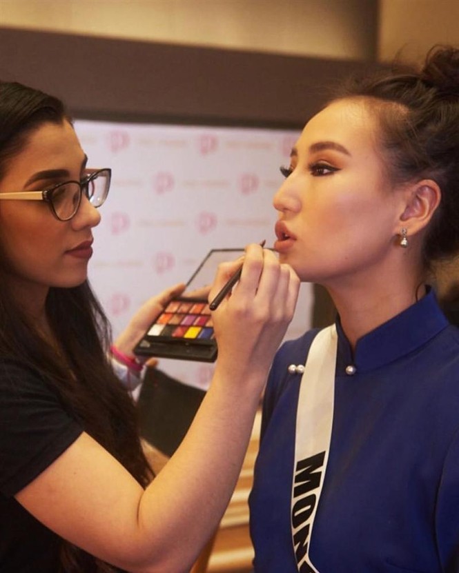Hoàng Thuỳ mặc áo hồng nổi bật, lấn át dàn thí sinh trong ngày đầu Miss Universe - ảnh 14