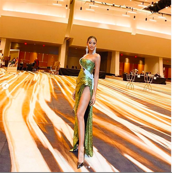 Đi tập catwalk mà Hoàng Thuỳ mặc dạ hội lộng lẫy và sexy khiến fans 'phát sốt' - ảnh 2
