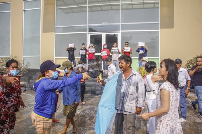 Cư dân Topaz City kêu cứu