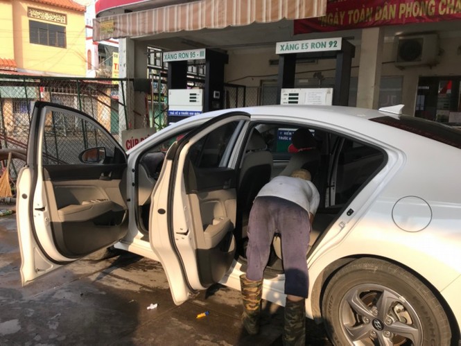 Chen chúc đưa xe đi… “tắm rửa, gội đầu” - ảnh 8