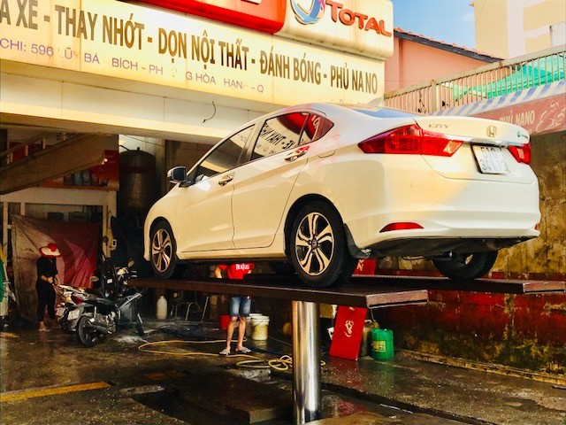 Chen chúc đưa xe đi… “tắm rửa, gội đầu” - ảnh 10