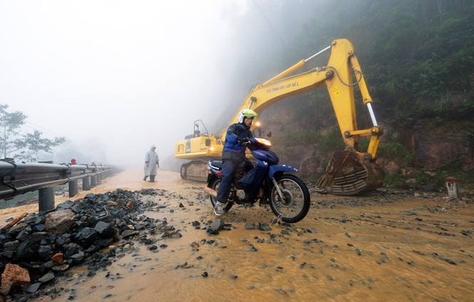 Đường Nha Trang - Đà Lạt sạt lở đã khắc phục, thông trở lại sáng nay - ảnh 3