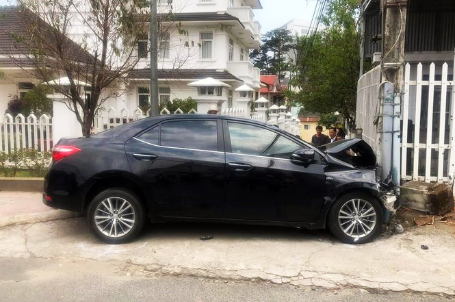 9X nghi 'ngáo đá' lái ô tô gây tai nạn liên hoàn, 3 người bị thương - ảnh 3