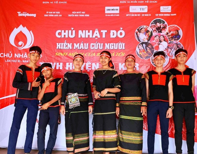 Chủ nhật Đỏ ở Đắk Lắk: Gia đình, dòng họ cùng đi hiến máu - ảnh 1