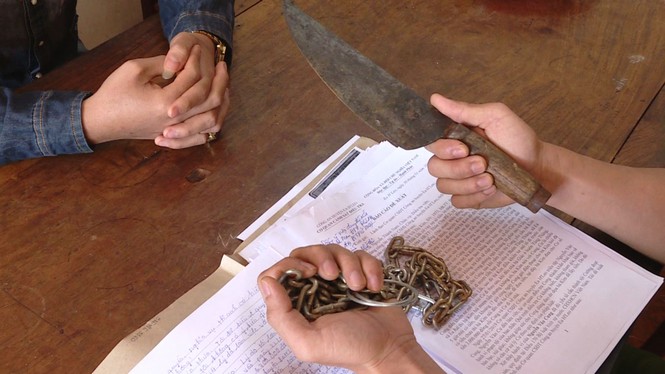 Đắk Lắk: Cho vay lãi suất cao còn đe dọa chặt tay con nợ - ảnh 1