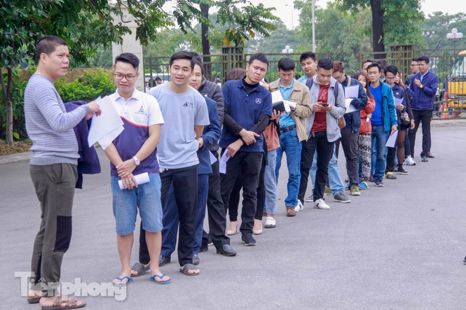 'Chợ đen' nhộn nhịp buôn vé trước trận giao hữu Việt Nam - Triều Tiên - ảnh 5