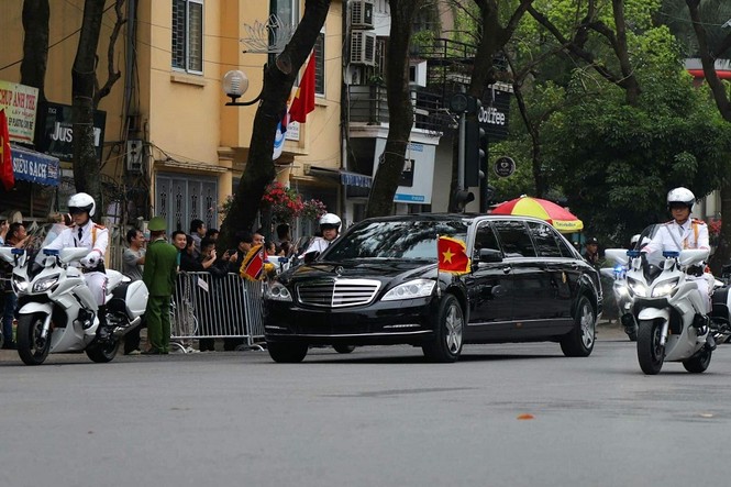 Đoàn xe ông Kim Jong Un lăn bánh rời thủ đô Hà Nội - ảnh 1