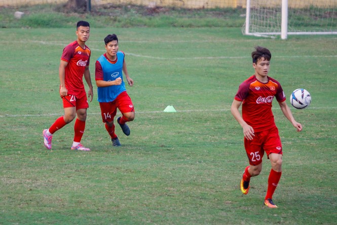 Tiến Linh tập luyện cùng các đồng đội ở U23 Việt Nam - ảnh 8
