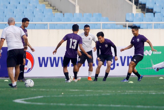'Đột nhập' buổi tập của U23 Thái Lan trên sân Mỹ Đình - ảnh 1