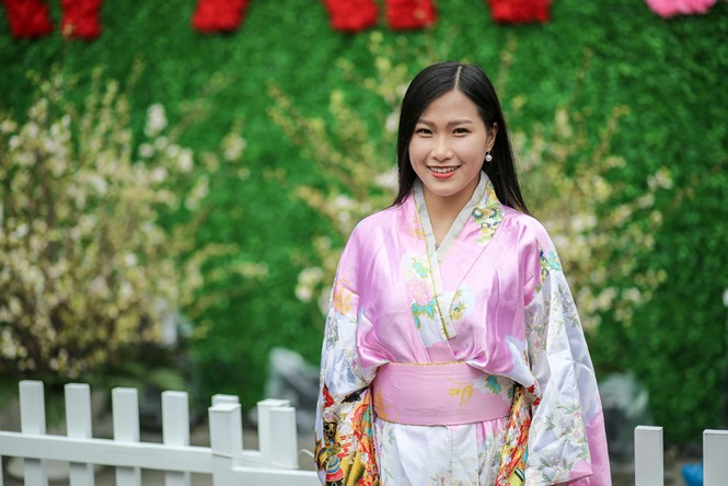 Tận mắt 'rừng' hoa anh đào từ Nhật Bản tại Hà Nội trước giờ khai mạc - ảnh 10