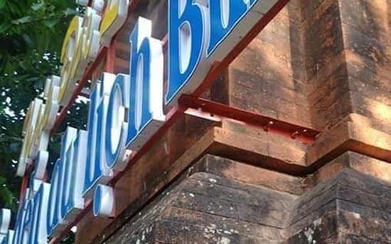 Khoan, đục tháp Chăm ngàn năm tuổi treo biển quảng bá du lịch gây phẫn nộ - ảnh 2