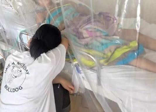 Nữ sinh 17 tuổi bỏ thi đại học để hiến tủy cứu mẹ - ảnh 2