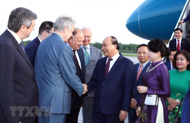 Thủ tướng Nguyễn Xuân Phúc và Phu nhân đến Saint Petersburg - ảnh 2