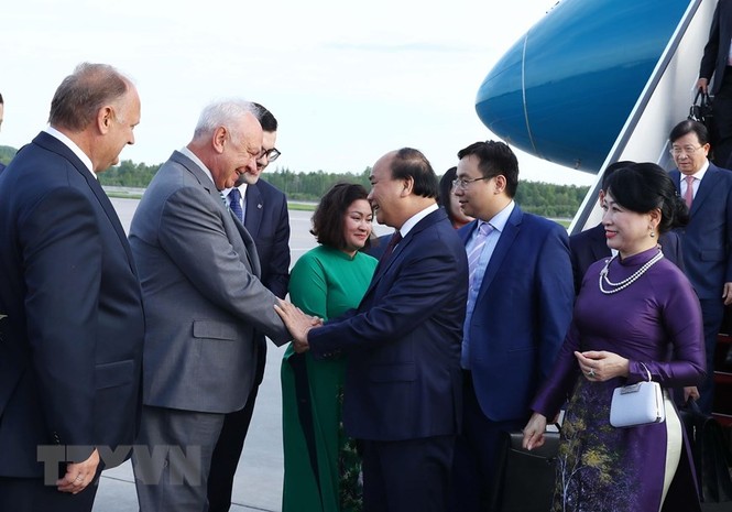 Thủ tướng Nguyễn Xuân Phúc và Phu nhân đến Saint Petersburg - ảnh 3