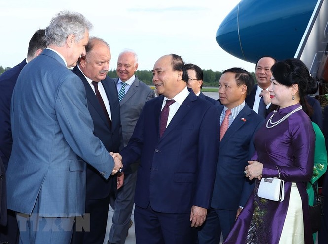 Thủ tướng Nguyễn Xuân Phúc và Phu nhân đến Saint Petersburg - ảnh 4