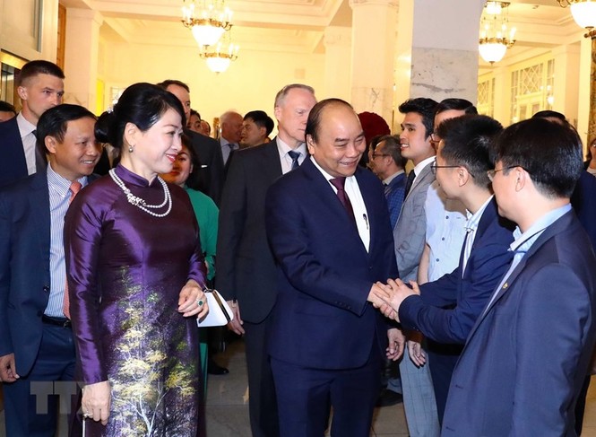 Thủ tướng Nguyễn Xuân Phúc và Phu nhân đến Saint Petersburg - ảnh 7