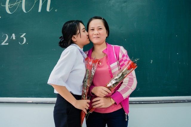 Xúc động ảnh kỷ yếu đặc biệt 'Có những điều con chưa dám nói' - ảnh 1