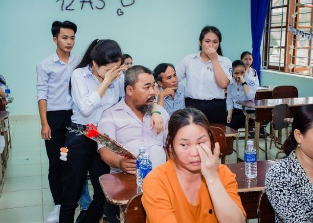 Xúc động ảnh kỷ yếu đặc biệt 'Có những điều con chưa dám nói' - ảnh 2