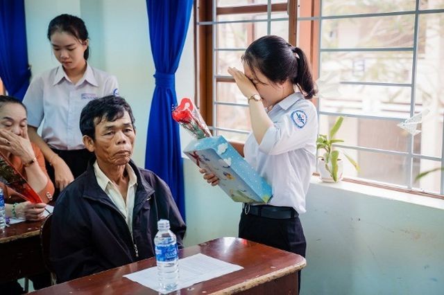 Xúc động ảnh kỷ yếu đặc biệt 'Có những điều con chưa dám nói' - ảnh 3