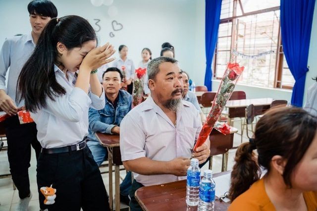 Xúc động ảnh kỷ yếu đặc biệt 'Có những điều con chưa dám nói' - ảnh 5