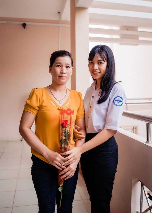 Xúc động ảnh kỷ yếu đặc biệt 'Có những điều con chưa dám nói' - ảnh 6