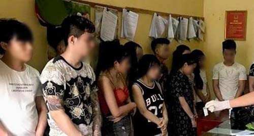 8 thiếu nữ thuê khách sạn sử dụng ma túy tập thể với bạn trai - ảnh 1